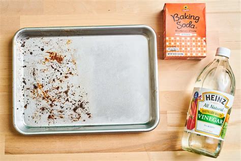 cleaning cookie sheets with vinegar